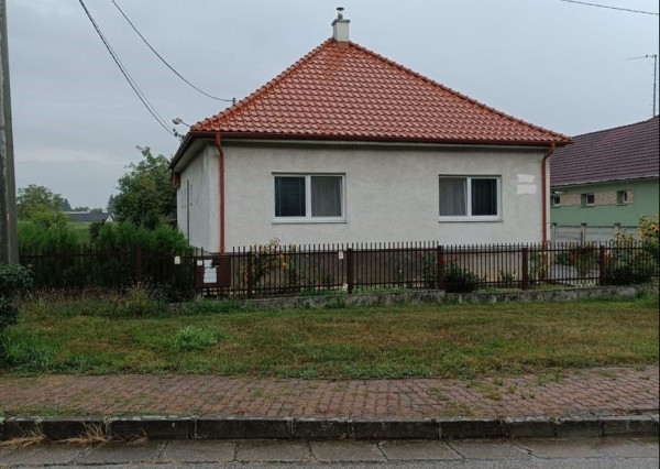 Predaj rodinného domu – Topoľčany Priestranný, útulný a v skvelej lokalite. Miesto, kde sa budete cítiť ako doma od prvého dňa.