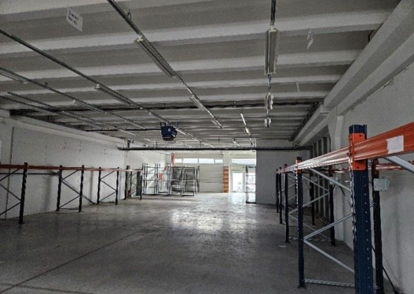 Vykurovaný skladovo-obchodný priestor na prenájom - 270 m2, ul. Stará Vajnorská