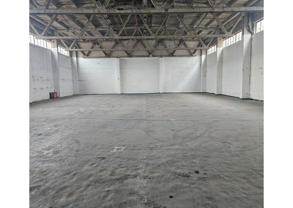 Na prenájom skladový priestor o výmere 560 m2.