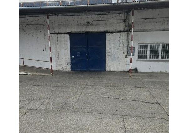 Na prenájom skladový priestor o výmere 560 m2.