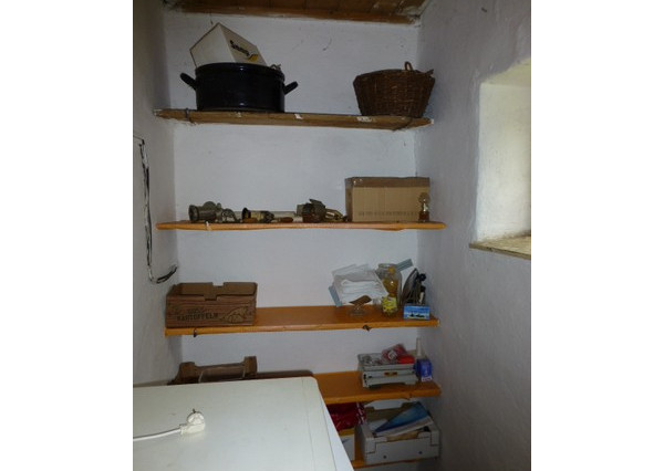 Vidiecky dom s veľkým pozemkom v peknom prostredí.