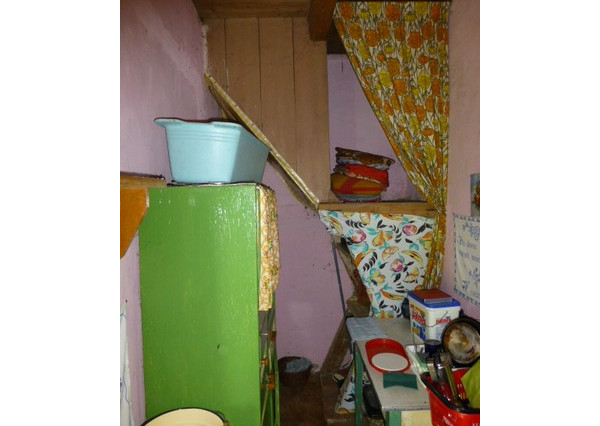 Vidiecky dom s veľkým pozemkom v peknom prostredí.