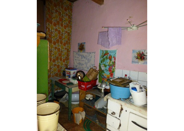 Vidiecky dom s veľkým pozemkom v peknom prostredí.