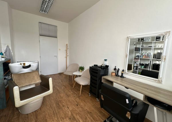 Plne vybavený kadernícky priestor - podnájom – Račianska ul.