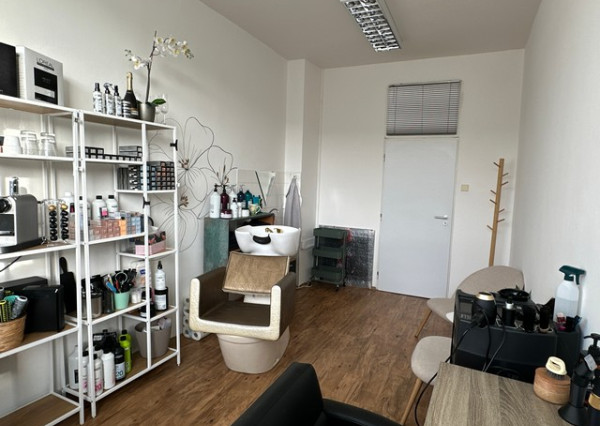 Plne vybavený kadernícky priestor - podnájom – Račianska ul.