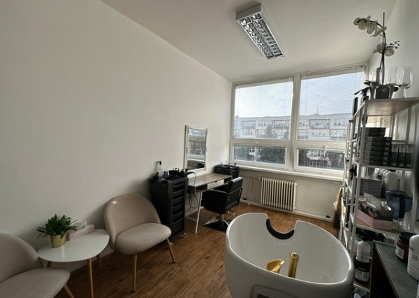 Plne vybavený kadernícky priestor - podnájom – Račianska ul.