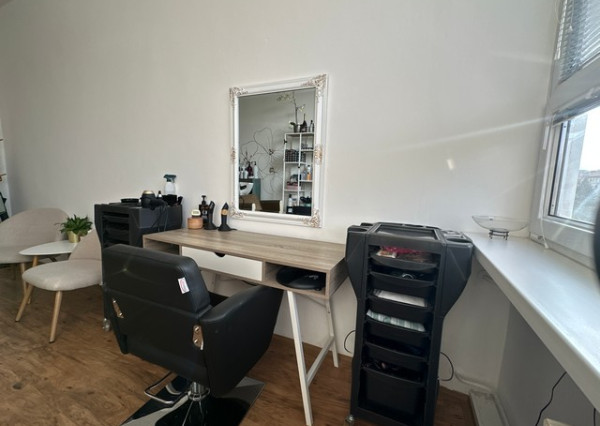 Plne vybavený kadernícky priestor - podnájom – Račianska ul.