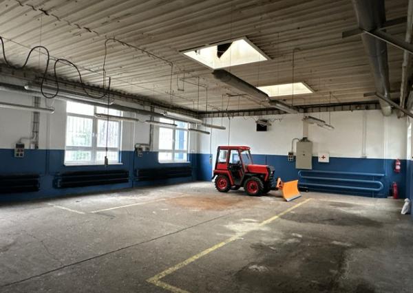 Skladovo-servisný priestor na prenájom - 154 m2, Bajkalská