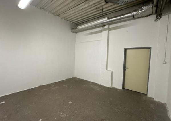 Skladovo-servisný priestor na prenájom - 154 m2, Bajkalská