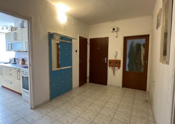 Priestranný 4-izbový byt s lodžiou – 105,6 m², Športová ul.