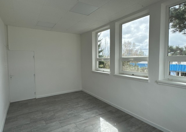 Skladovo prevádzkový priestor na prenájom - 166 m2, Odborárska ul.