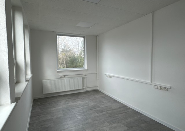 Skladovo prevádzkový priestor na prenájom - 166 m2, Odborárska ul.