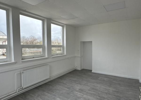 Skladovo prevádzkový priestor na prenájom - 166 m2, Odborárska ul.