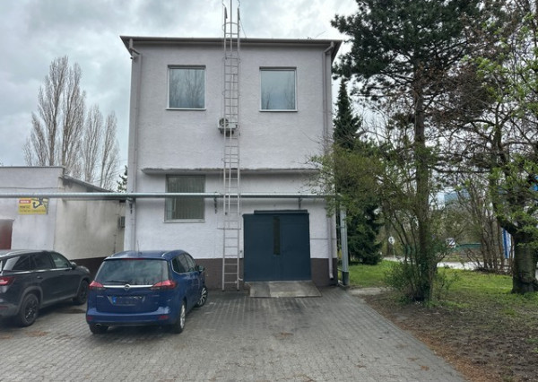 Skladovo prevádzkový priestor na prenájom - 166 m2, Odborárska ul.