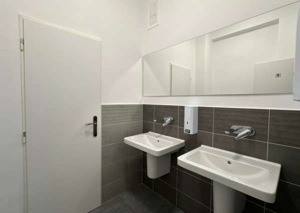 Kancelárske priestory s umývadlom na prenájom - od 18 m2, Bojnická ul.