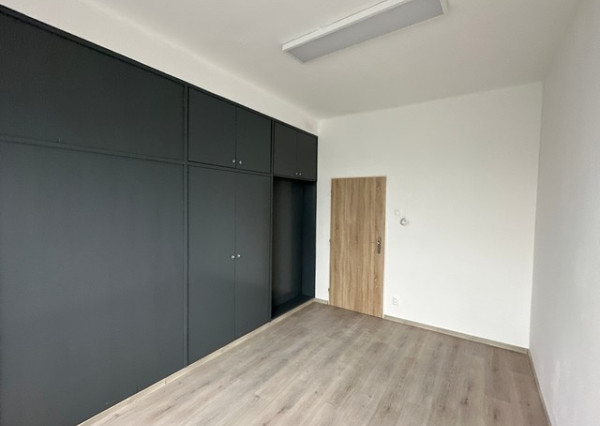 Kancelárske priestory s umývadlom na prenájom - od 18 m2, Bojnická ul.