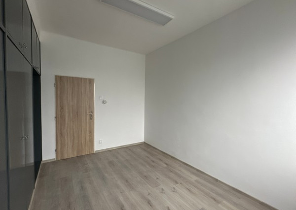 Kancelárske priestory s umývadlom na prenájom - od 18 m2, Bojnická ul.