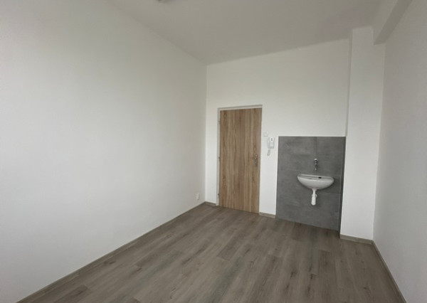 Kancelárske priestory s umývadlom na prenájom - od 18 m2, Bojnická ul.