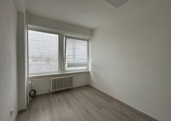Kancelárske priestory s umývadlom na prenájom - od 18 m2, Bojnická ul.