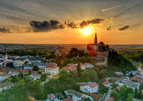 Predám komerčnú budovu v Nitre.