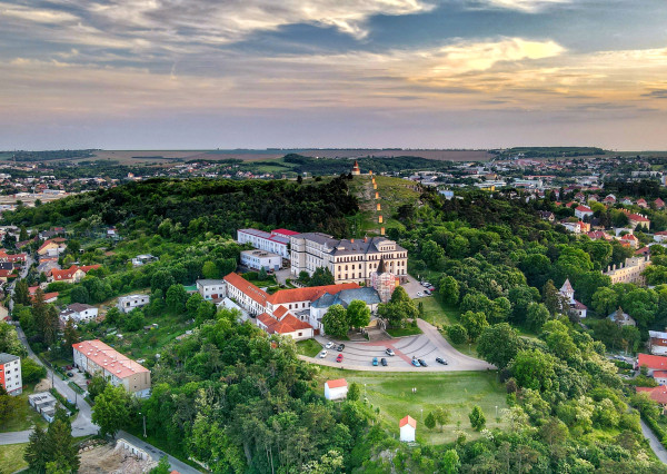 Predám komerčnú budovu v Nitre.
