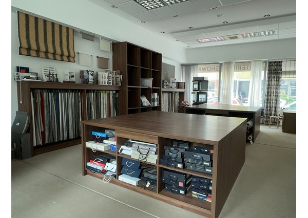 Obchodný priestor s parkovaním na prenájom - 210 m2, ul. Kozia