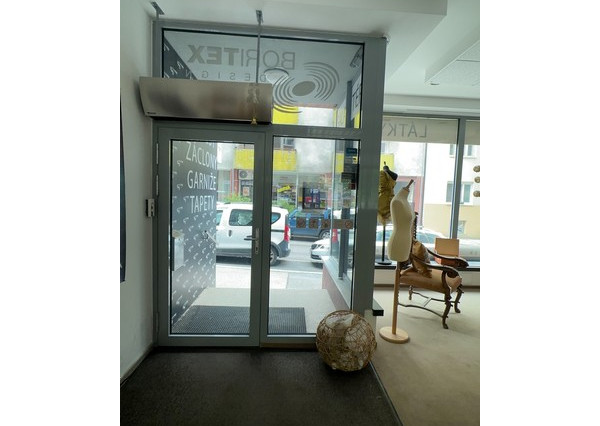 Obchodný priestor s parkovaním na prenájom - 210 m2, ul. Kozia