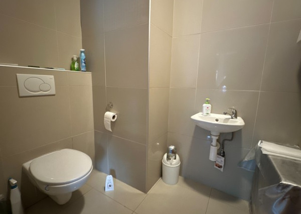 Obchodný priestor s parkovaním na prenájom - 210 m2, ul. Kozia