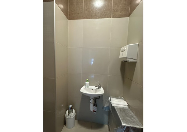 Obchodný priestor s parkovaním na prenájom - 210 m2, ul. Kozia