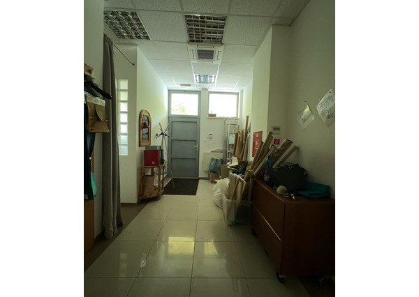 Obchodný priestor s parkovaním na prenájom - 210 m2, ul. Kozia