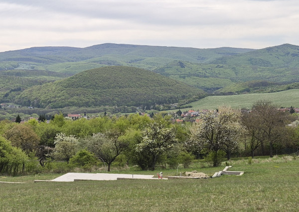 Predám stavebný pozemok Jedľové Kostoľany + stavebné povolenie.