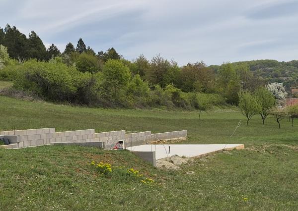 Predám stavebný pozemok Jedľové Kostoľany + stavebné povolenie.