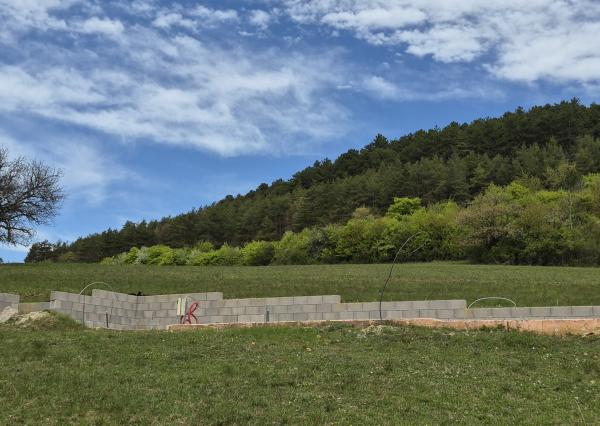 Predám stavebný pozemok Jedľové Kostoľany + stavebné povolenie.