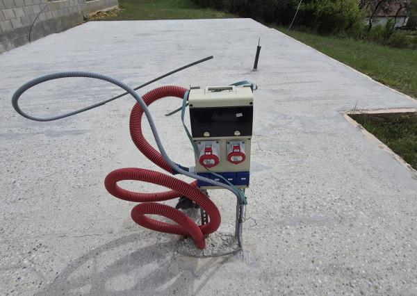 Predám stavebný pozemok Jedľové Kostoľany + stavebné povolenie.