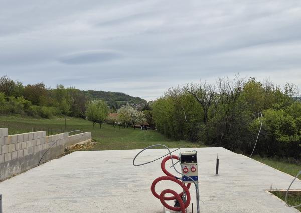 Predám stavebný pozemok Jedľové Kostoľany + stavebné povolenie.