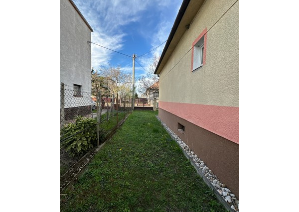 Podpivničený 3i dom s veľkým pozemkom vo Vajnoroch