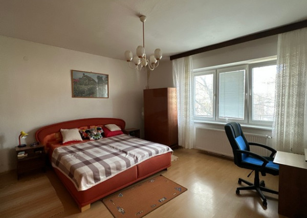 Podpivničený 3i dom s veľkým pozemkom vo Vajnoroch