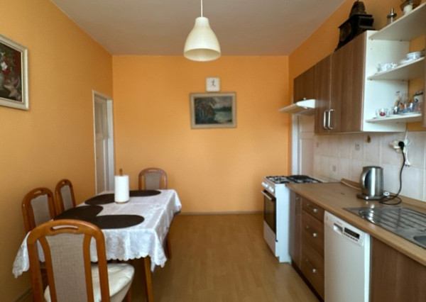 Podpivničený 3i dom s veľkým pozemkom vo Vajnoroch