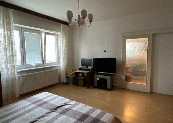 Podpivničený 3i dom s veľkým pozemkom vo Vajnoroch