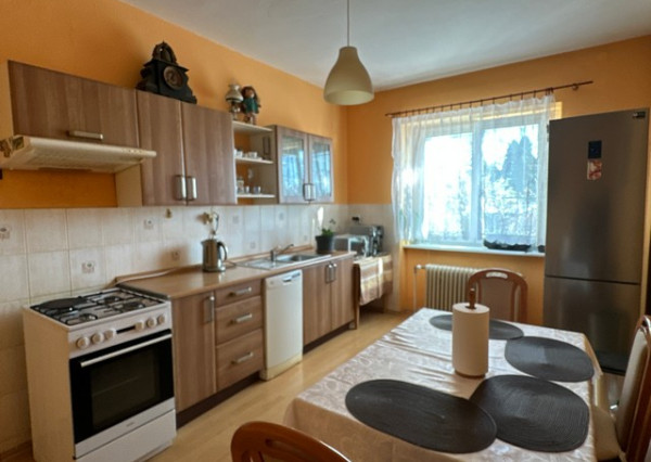 Podpivničený 3i dom s veľkým pozemkom vo Vajnoroch