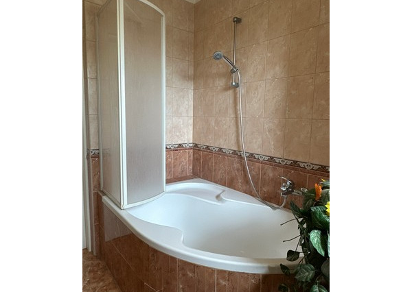 Podpivničený 3i dom s veľkým pozemkom vo Vajnoroch