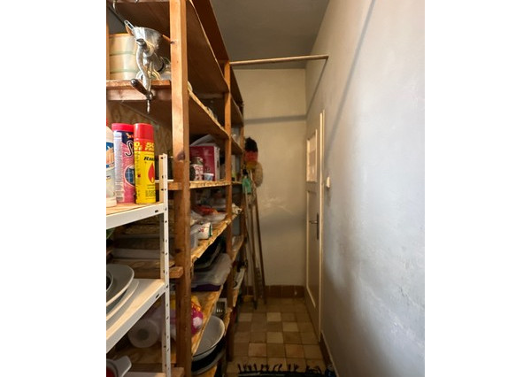 Podpivničený 3i dom s veľkým pozemkom vo Vajnoroch