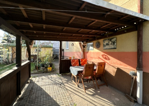 Podpivničený 3i dom s veľkým pozemkom vo Vajnoroch