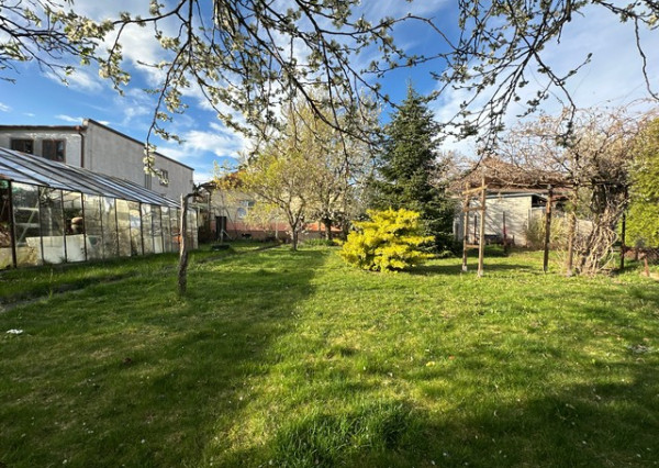 Podpivničený 3i dom s veľkým pozemkom vo Vajnoroch