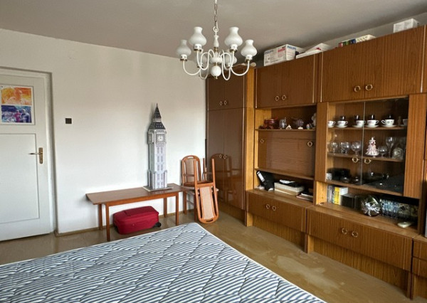 Podpivničený 3i dom s veľkým pozemkom vo Vajnoroch