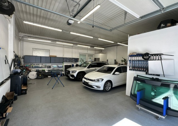 Skladovo-servisný priestor na prenájom - 94,5 m2, Bajkalská ul