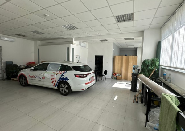 Obchodno-servisný priestor na prenájom – 72 m2, Bajkalská ul.