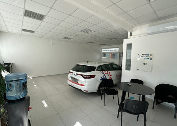 Obchodno-servisný priestor na prenájom – 72 m2, Bajkalská ul.