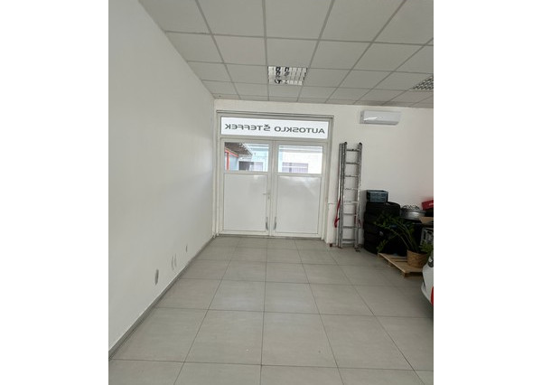 Obchodno-servisný priestor na prenájom – 72 m2, Bajkalská ul.