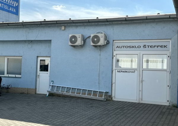 Obchodno-servisný priestor na prenájom – 72 m2, Bajkalská ul.